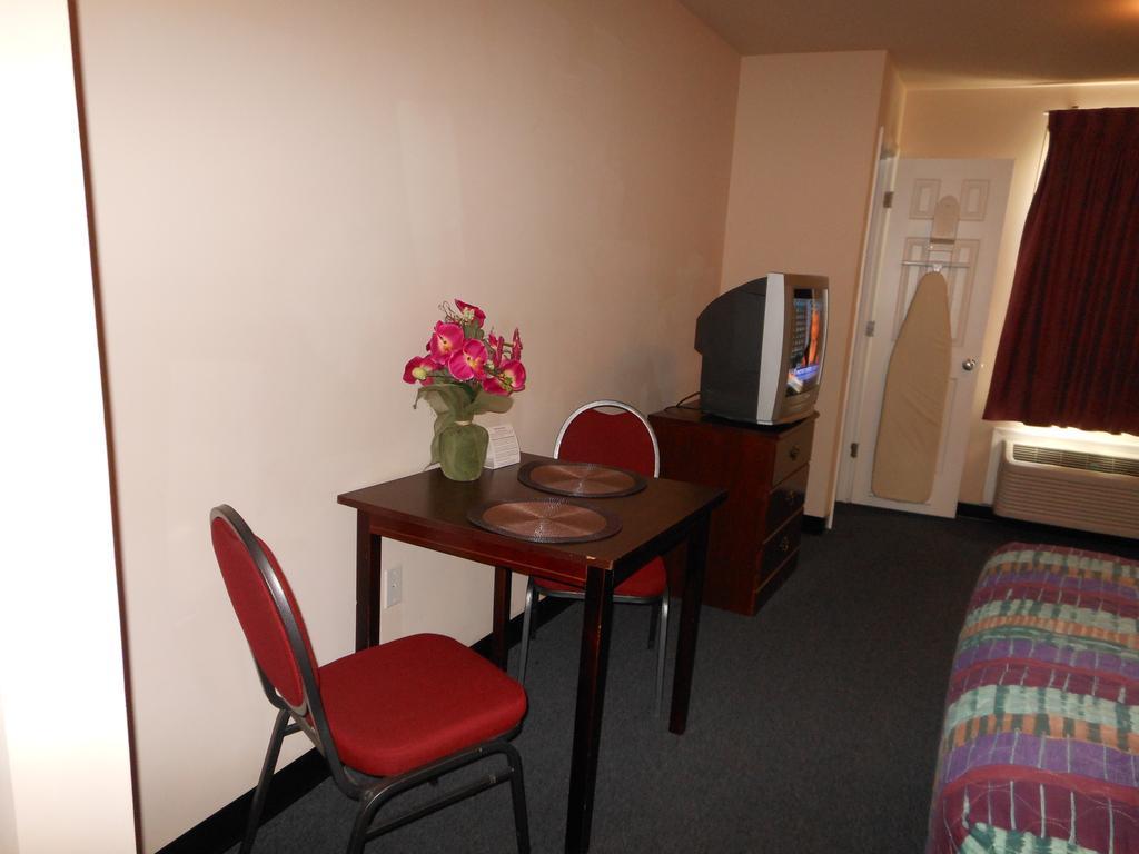 Intown Suites Extended Stay Select Hampton Va Zimmer foto